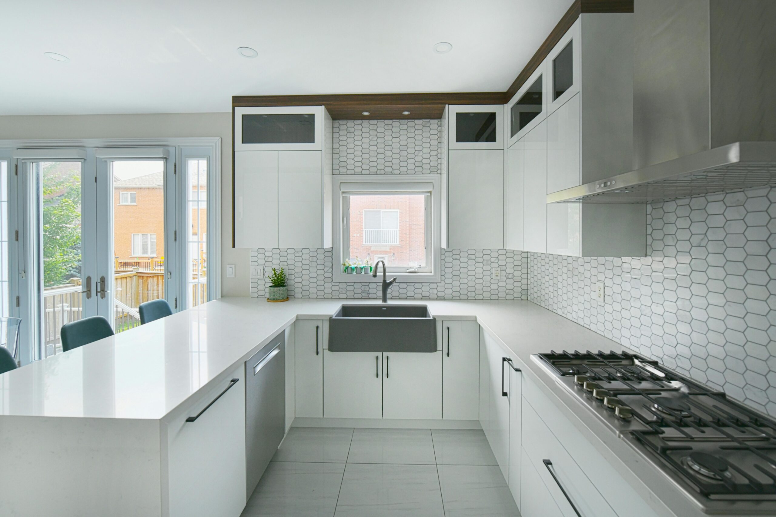 Fitted kitchen by Lenson Property Maintenance